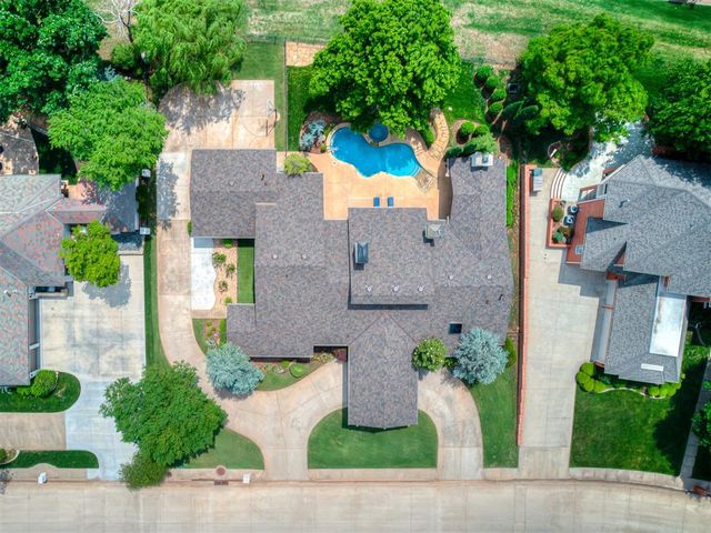 5620 Oak Tree Road, Edmond, OK 73025