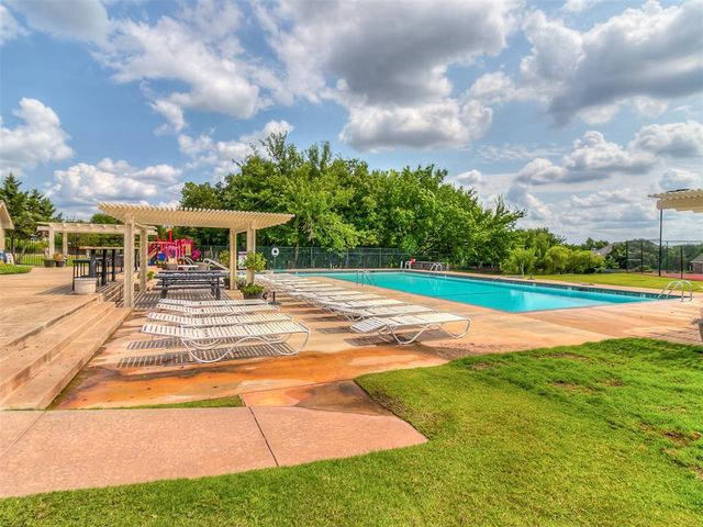 5620 Oak Tree Road, Edmond, OK 73025