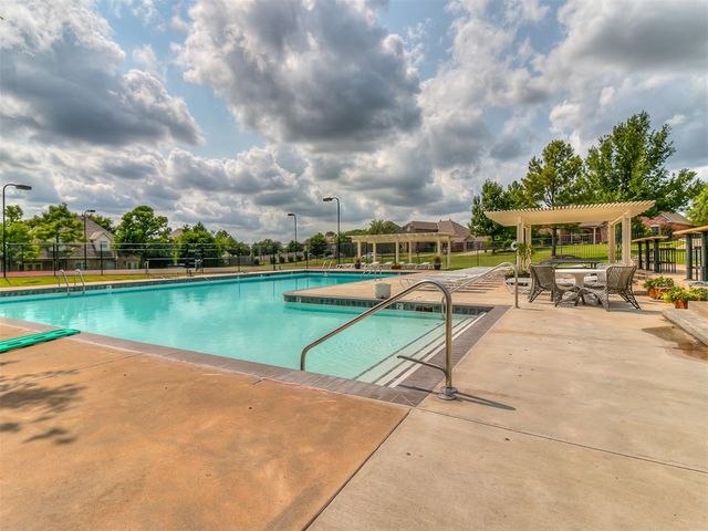 5620 Oak Tree Road, Edmond, OK 73025