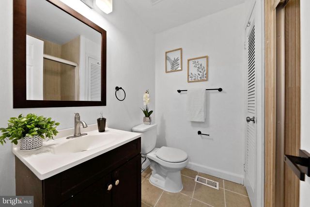 84 FIVE CROWN ROYAL, Marlton, NJ 08053