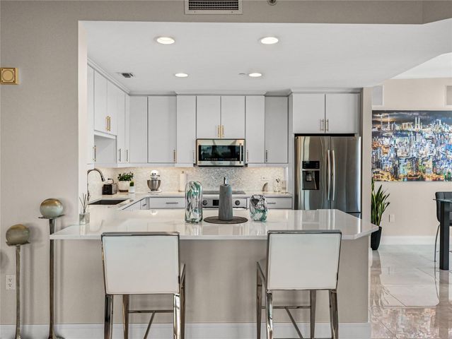 450 KNIGHTS RUN AVENUE 702, Tampa, FL 33602