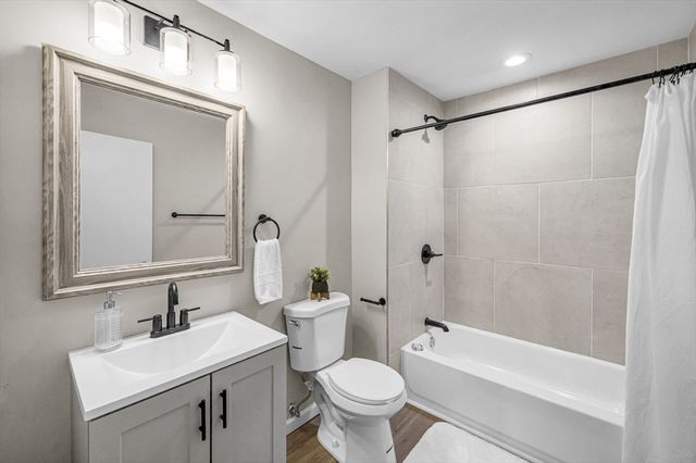 37 Bridge St, Monson, MA 01057