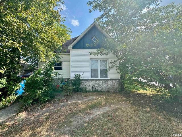 212 W Sylvia Avenue, Christopher, IL 62822