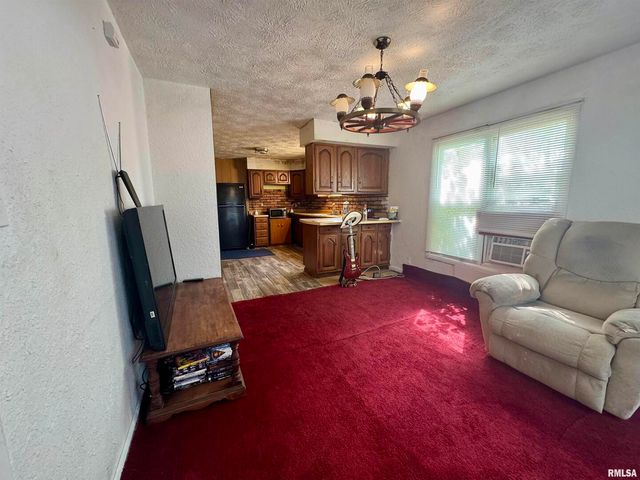 212 W Sylvia Avenue, Christopher, IL 62822