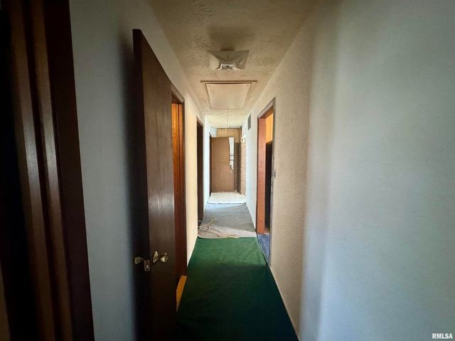 212 W Sylvia Avenue, Christopher, IL 62822