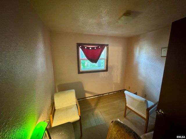 212 W Sylvia Avenue, Christopher, IL 62822