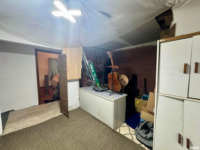 212 W Sylvia Avenue, Christopher, IL 62822