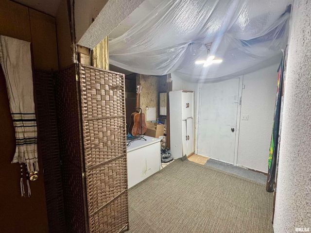 212 W Sylvia Avenue, Christopher, IL 62822