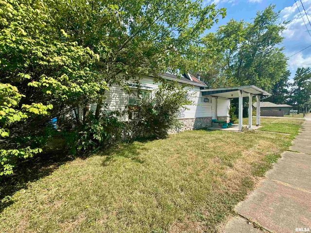 212 W Sylvia Avenue, Christopher, IL 62822