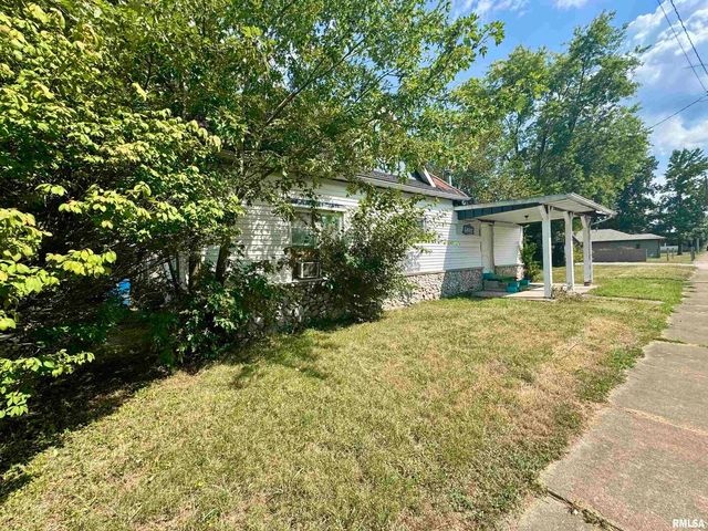 212 W Sylvia Avenue, Christopher, IL 62822