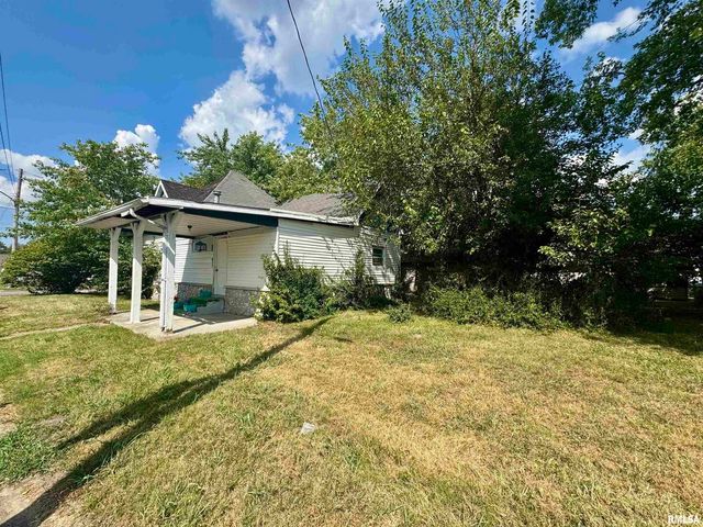 212 W Sylvia Avenue, Christopher, IL 62822