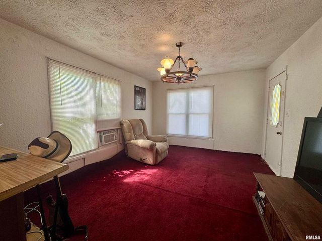 212 W Sylvia Avenue, Christopher, IL 62822