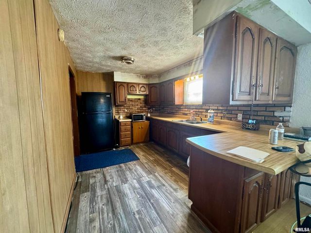 212 W Sylvia Avenue, Christopher, IL 62822