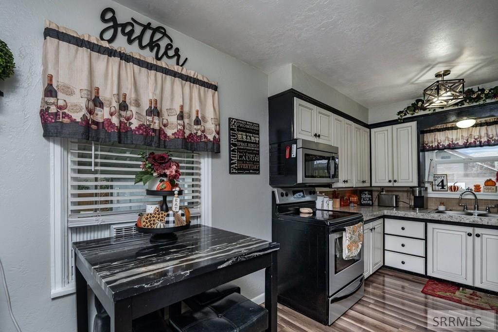 Image 5 of property listing at 90 S Railroad Avenue, Arimo, ID 83214