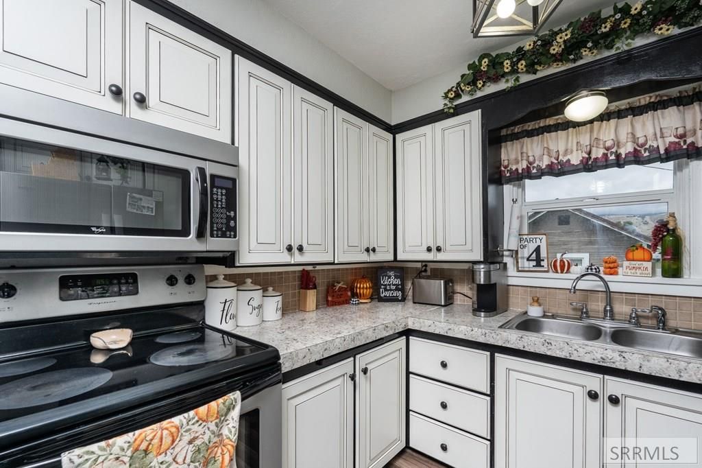 Image 7 of property listing at 90 S Railroad Avenue, Arimo, ID 83214