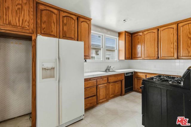 7422 Westlawn Avenue, Los Angeles, CA 90045