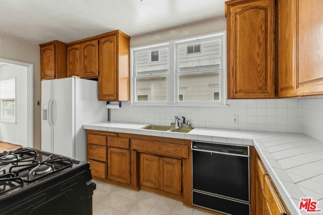 7422 Westlawn Avenue, Los Angeles, CA 90045