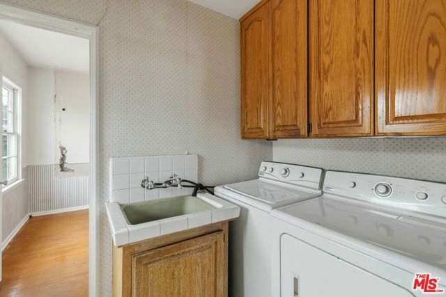7422 Westlawn Avenue, Los Angeles, CA 90045