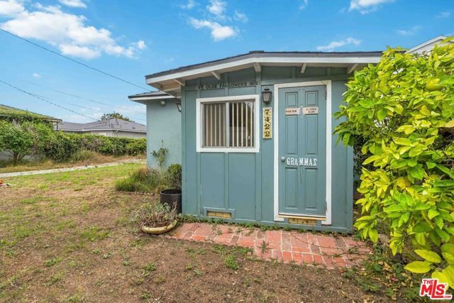 7422 Westlawn Avenue, Los Angeles, CA 90045