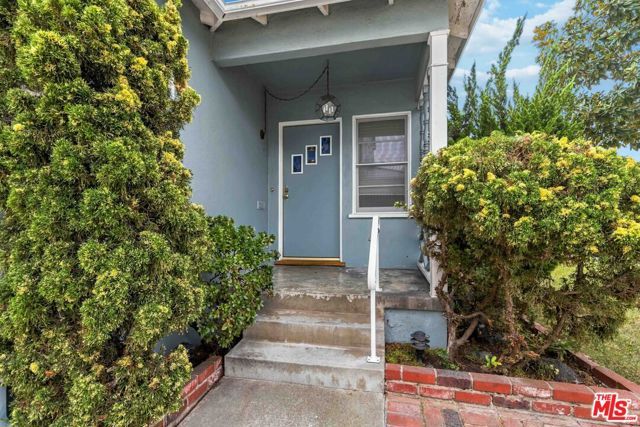 7422 Westlawn Avenue, Los Angeles, CA 90045