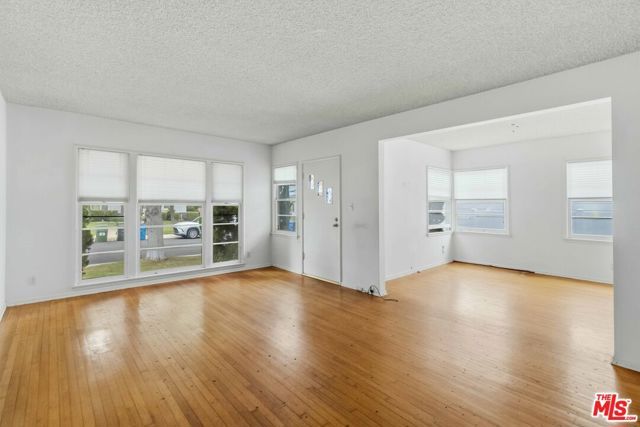 7422 Westlawn Avenue, Los Angeles, CA 90045