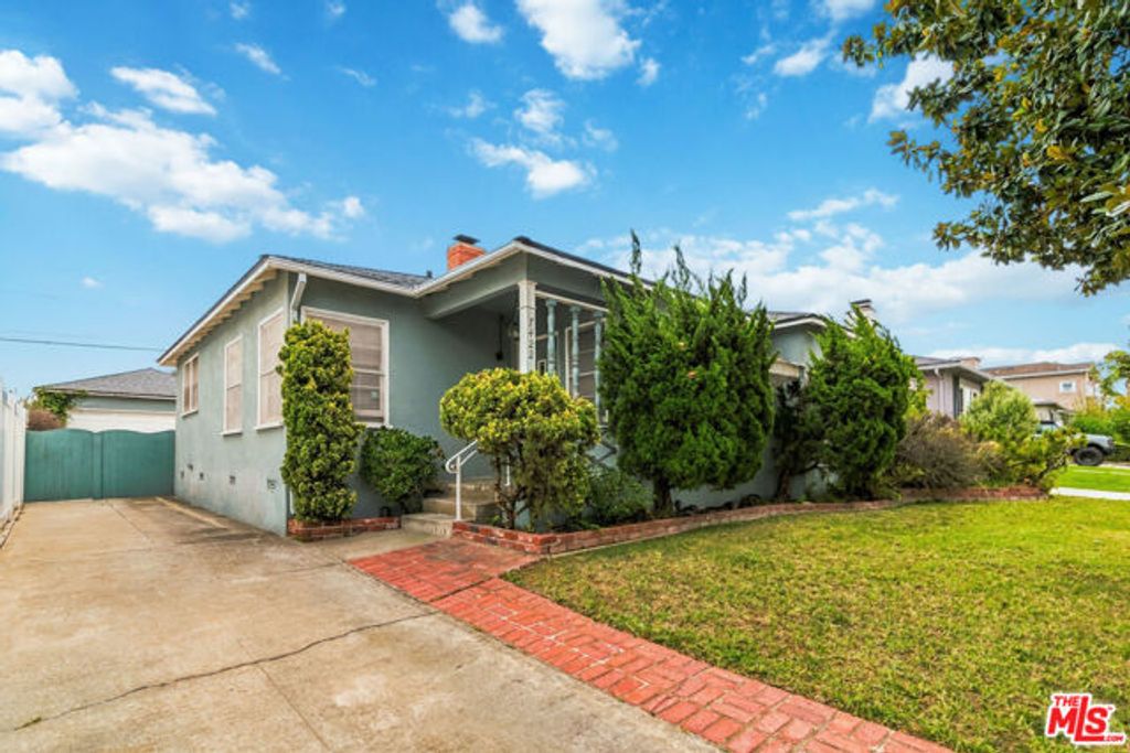 7422 Westlawn Avenue, Los Angeles, CA 90045