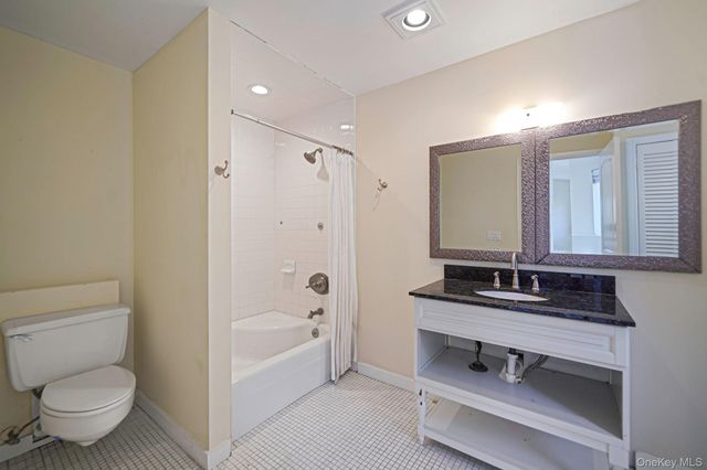 290 Montauk Highway, Southampton, NY 11968