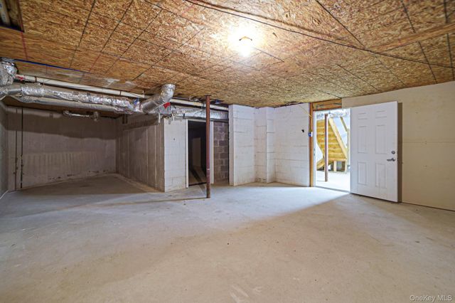 290 Montauk Highway, Southampton, NY 11968