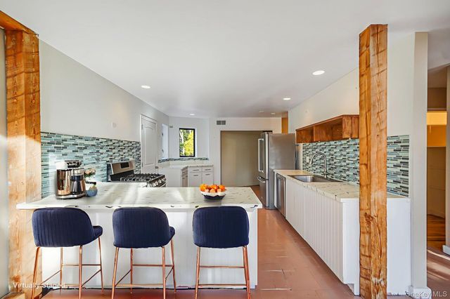 290 Montauk Highway, Southampton, NY 11968