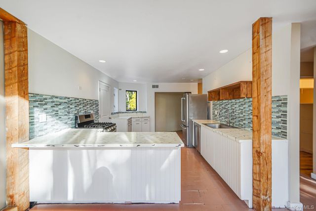 290 Montauk Highway, Southampton, NY 11968