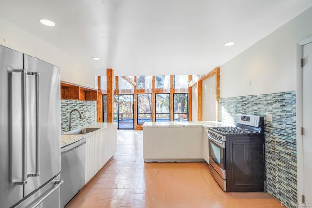 290 Montauk Highway, Southampton, NY 11968