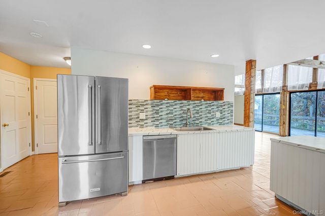 290 Montauk Highway, Southampton, NY 11968