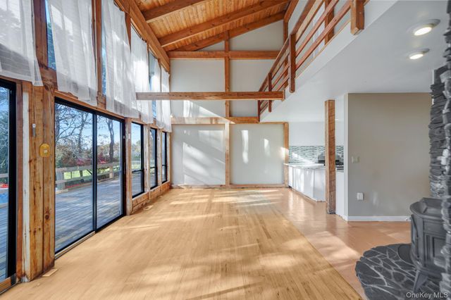 290 Montauk Highway, Southampton, NY 11968