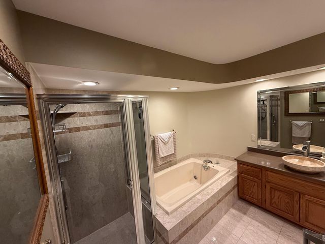 2220 Juniper Court, Shelby, MI 48326