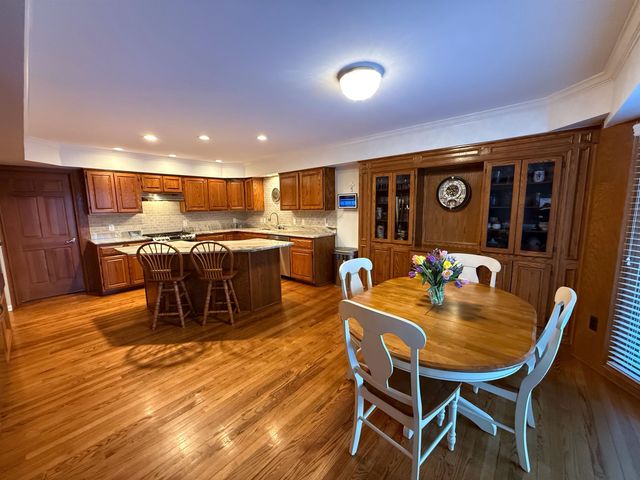 2220 Juniper Court, Shelby, MI 48326