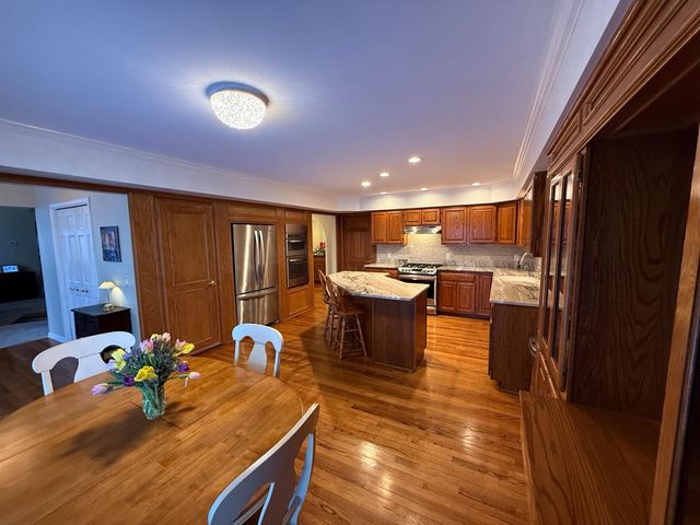 2220 Juniper Court, Shelby, MI 48326