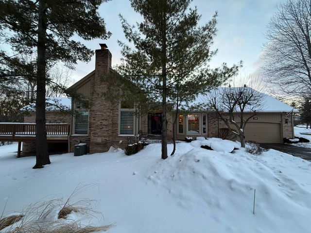 2220 Juniper Court, Shelby, MI 48326