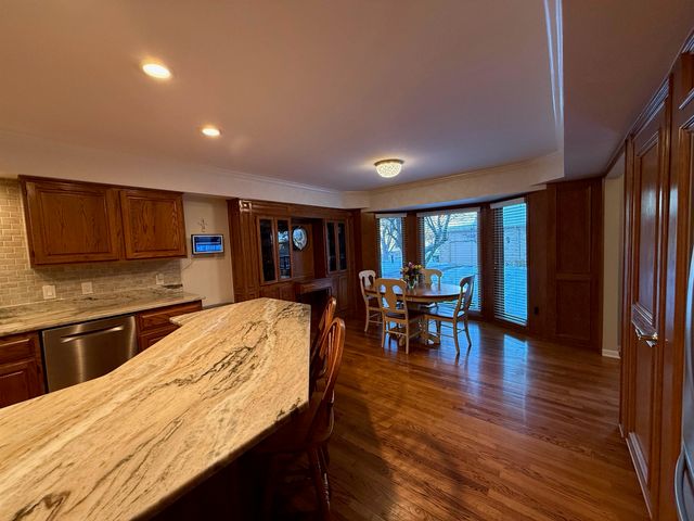 2220 Juniper Court, Shelby, MI 48326