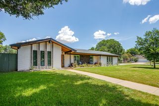 400 Glenn Drive, Hurst, TX 76053
