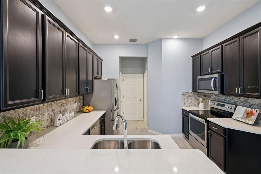 Image 14 of property listing at 1490 GARDEN ARBOR LANE, Orlando, FL 32824