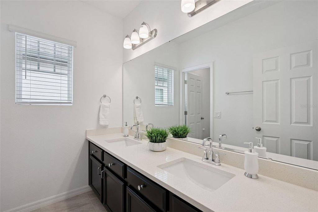 Image 38 of property listing at 1490 GARDEN ARBOR LANE, Orlando, FL 32824