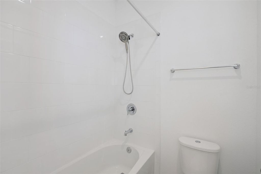 Image 39 of property listing at 1490 GARDEN ARBOR LANE, Orlando, FL 32824