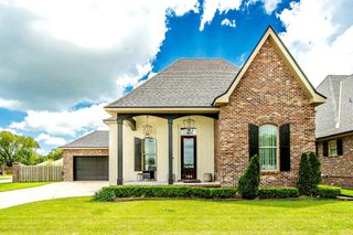184 Godchaux Drive, Houma, LA 70360