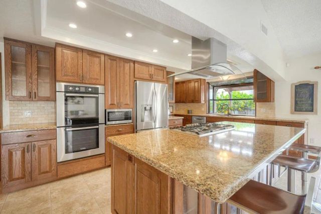 2740 Crownpoint Pl, Escondido, CA 92027