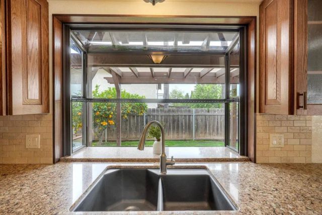 2740 Crownpoint Pl, Escondido, CA 92027