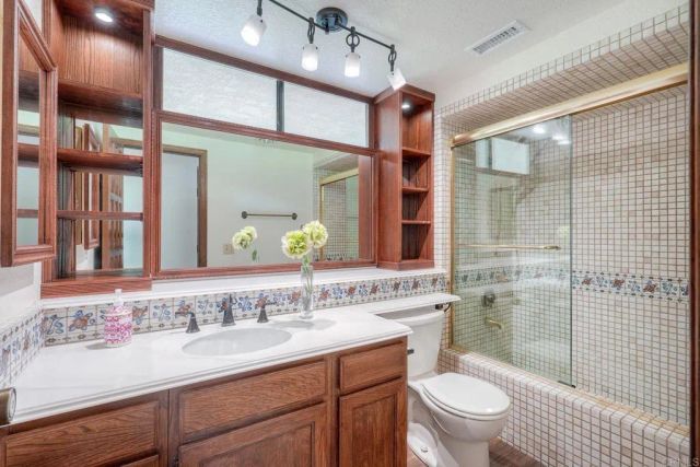 2740 Crownpoint Pl, Escondido, CA 92027