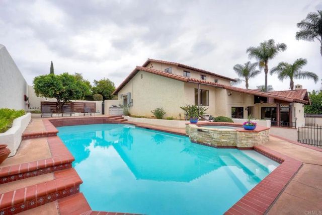 2740 Crownpoint Pl, Escondido, CA 92027