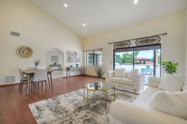 2740 Crownpoint Pl, Escondido, CA 92027