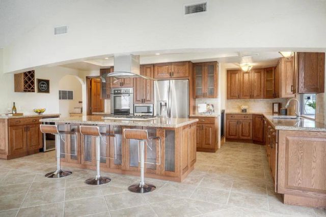 2740 Crownpoint Pl, Escondido, CA 92027