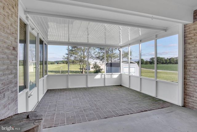 2382 STOVERSTOWN RD, Spring Grove, PA 17362